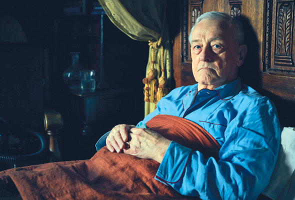 FoylesWar-Jan02-04-590